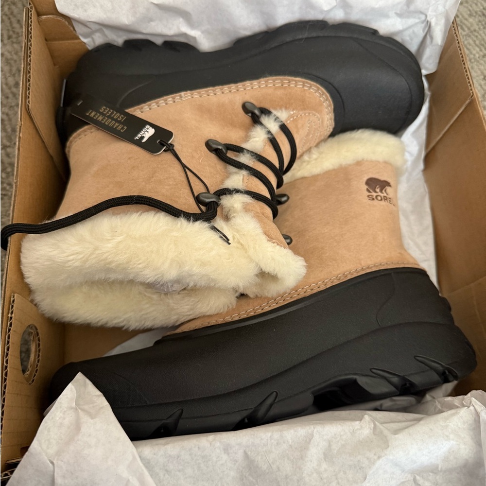Sorel Women's Tan and Black Winter Boots